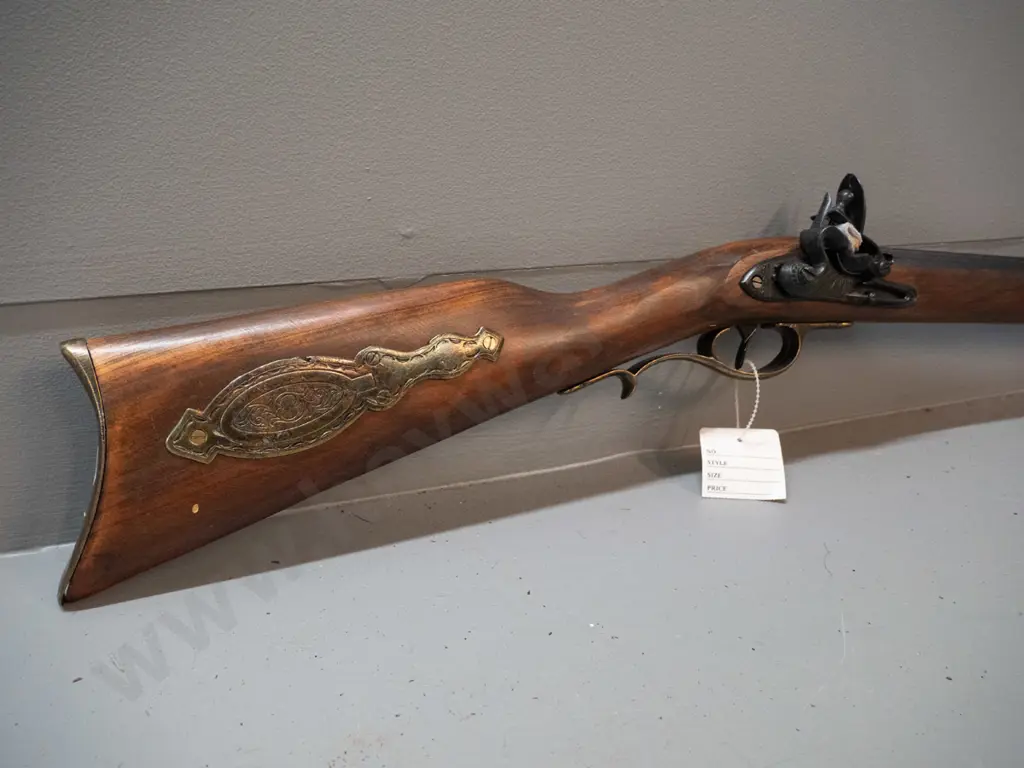 reproduction 18th century style flintlock rifle - timber & brass fittings, L-1080 Image 1++