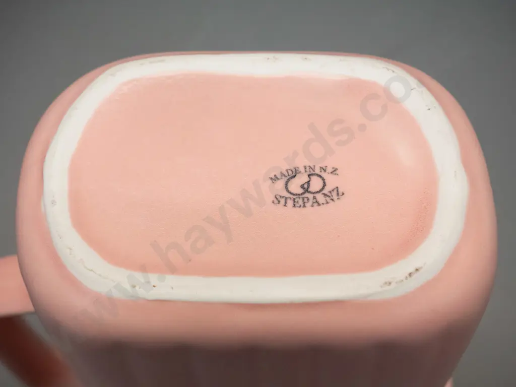 "Stepa" reproduction pink Crown Lynn McAlpine / Prestcold fridge jug H-190 W-190 Image 1++