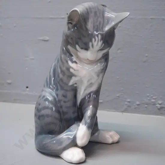 Royal Copenhagen cat figurine No. 340. H-180 W-110