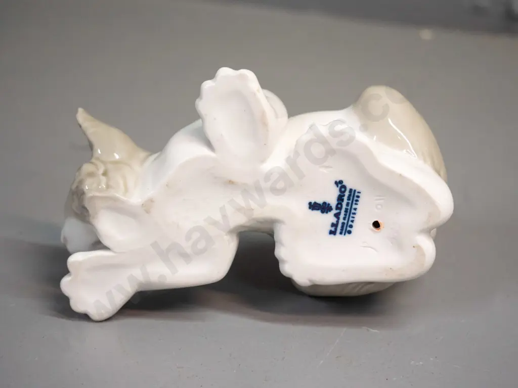 Lladro small crouching cat figurine H-100 L-130 Image 1++