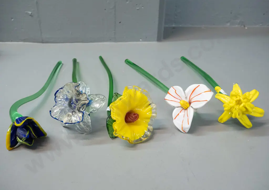 5 multi-coloured art glass vase flowers  - 5 different flowers, hibiscus is L-340 Image 1++