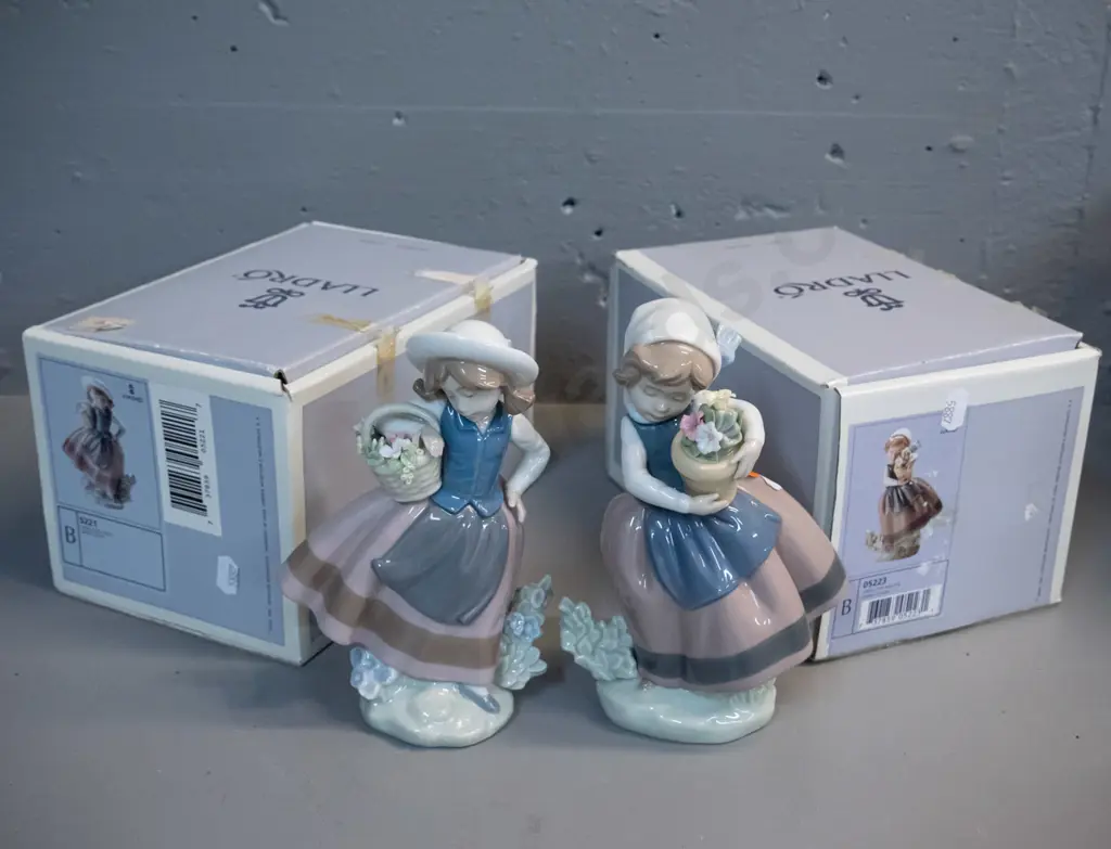 2 Lladro figurines with original boxes - girls with flower baskets, taller is H-180 and base D-90 Image 1++