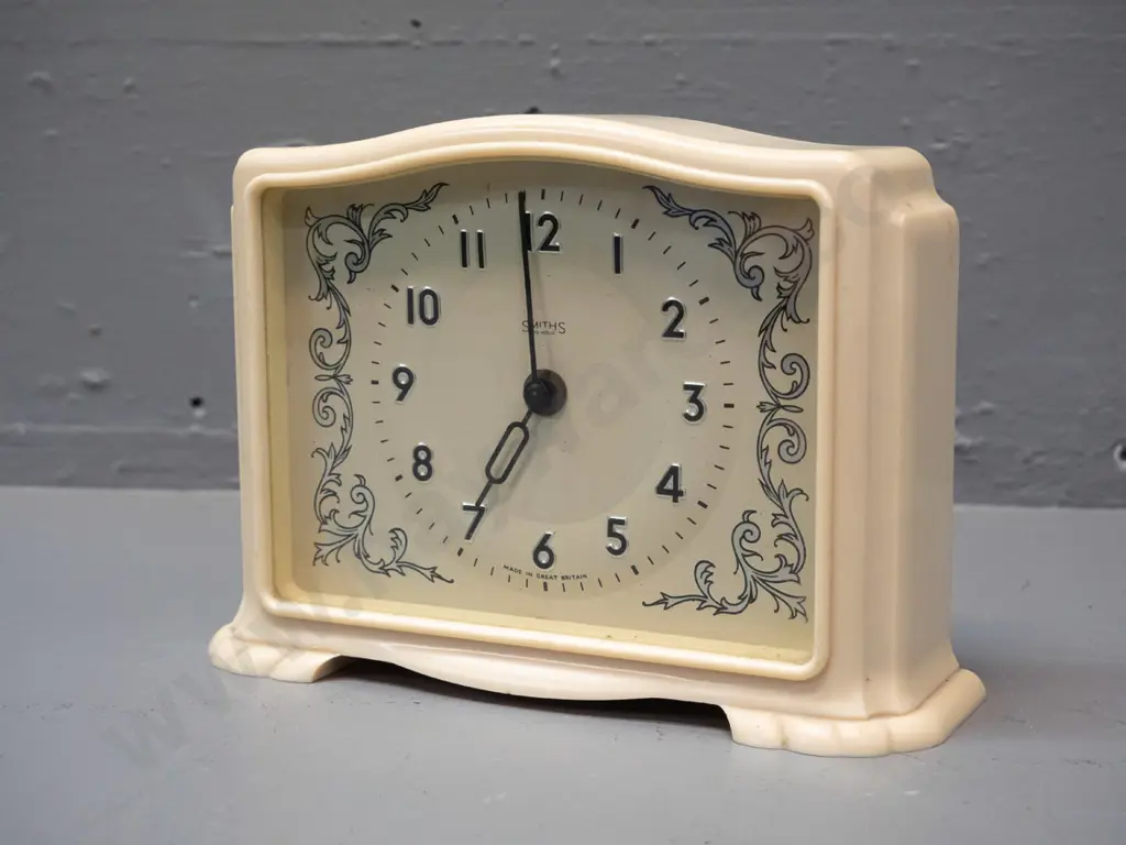 vintage Smiths 30 hour ivorine or ivory plastic mantel clock - corrosion to back, winder siezed H145 W200 Image 1++