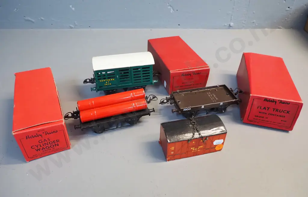 Hornby Gauge O model railway rolling stock - flatbed with container, gas cylinder wagon and milk van, all with original Image 1++
