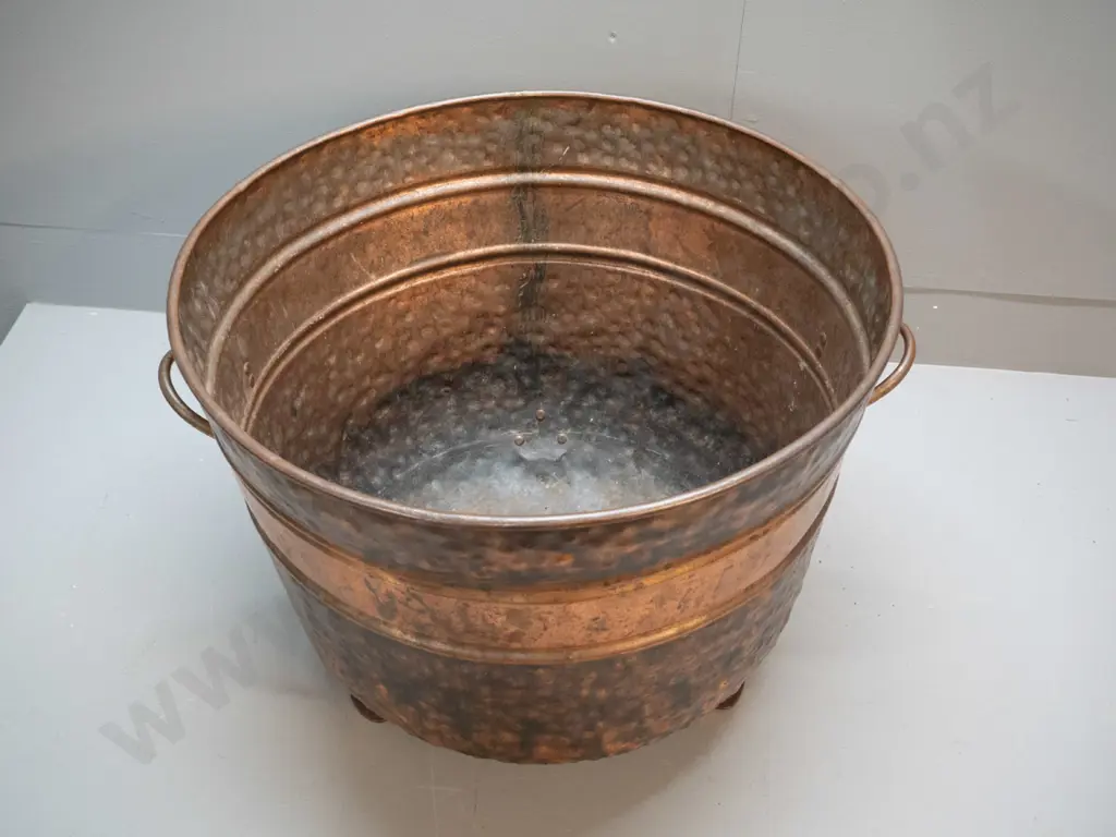 large beaten copper wood bin with 3 cast iron feet and 2 handles H-400 D-520 Image 1++