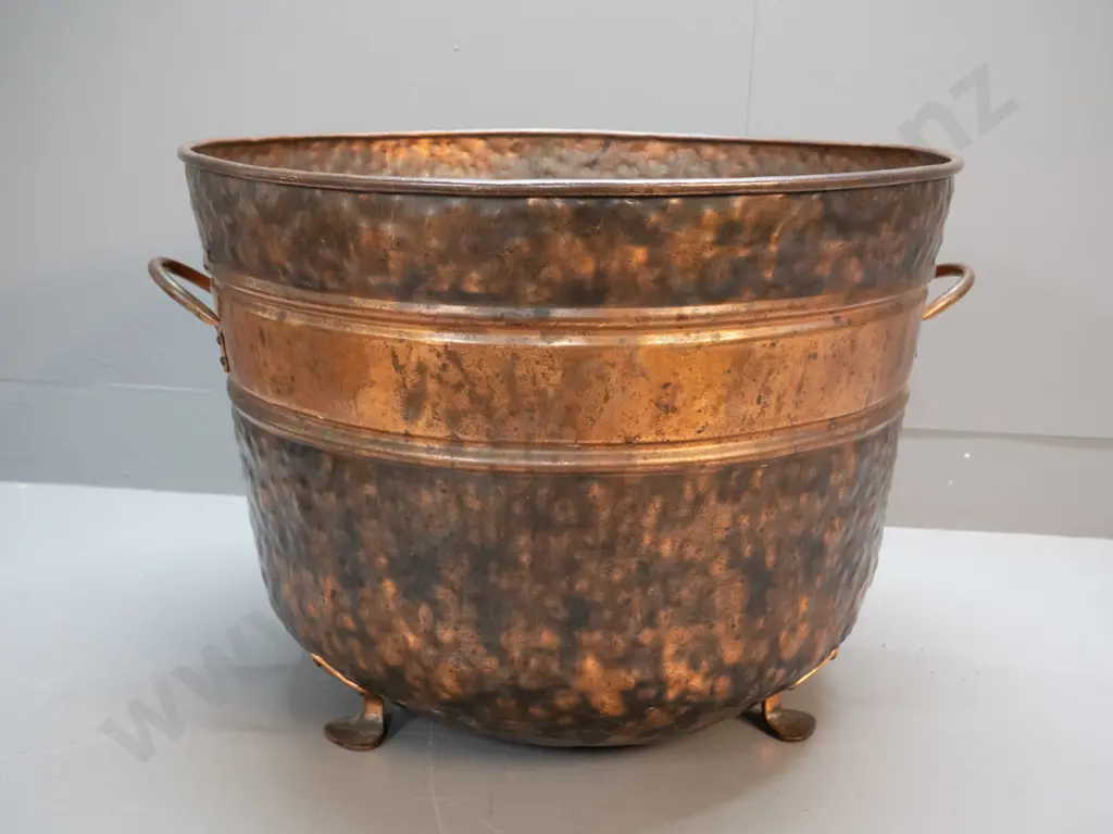 large beaten copper wood bin with 3 cast iron feet and 2 handles H-400 D-520 Image 1++