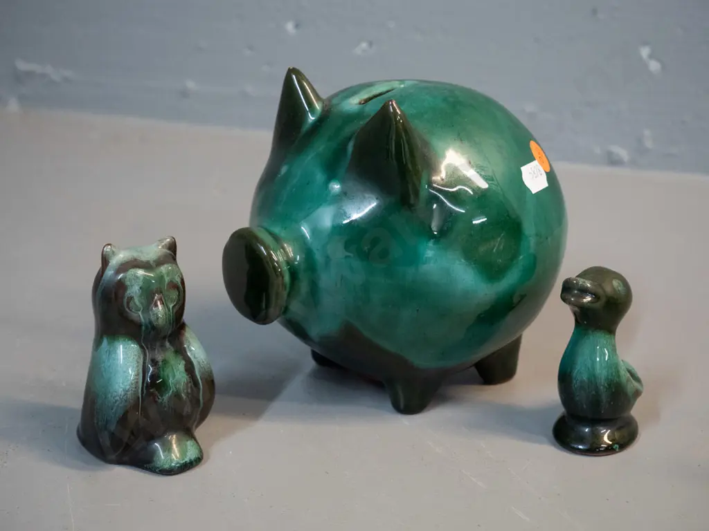 Blue Mountain pottery piggy bank H-140 L-150 and 2 small animal figures - owl and duck Image 1++