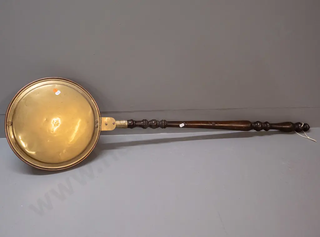 Victorian copper bed warmer with brass lid and fitting, turned timber handle - some dents and polish wear. L-1130 Image 1++