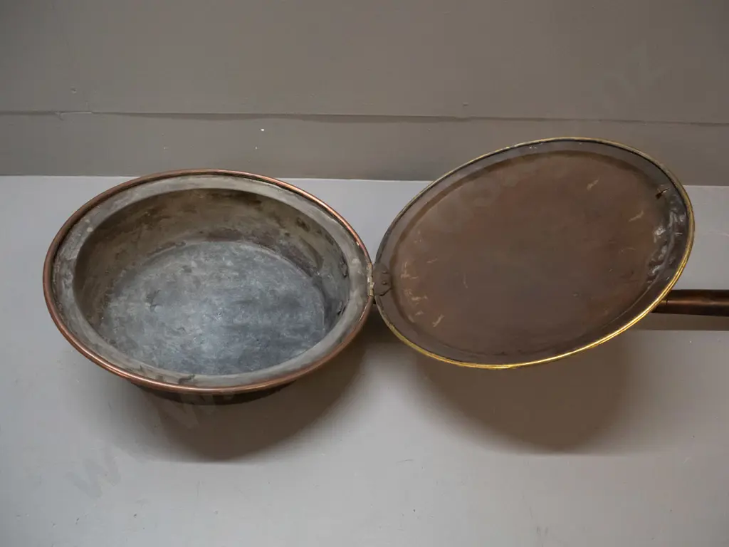 Victorian copper bed warmer with brass lid and fitting, turned timber handle - some dents and polish wear. L-1130 Image 1++