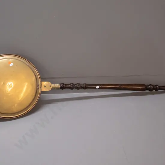 Victorian copper bed warmer with brass lid and fitting, turned timber handle - some dents and polish wear. L-1130