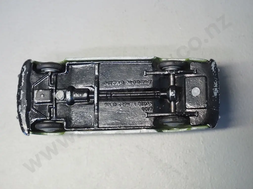Lincoln Toys Micro Model 1:36 scale die-cast model vehicle with box - Ford Zephyr, minor paint chips, not original box Image 1++