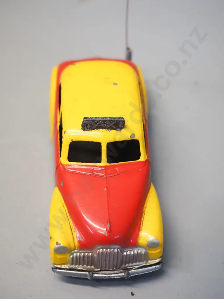 Lincoln Toys Micro Model 1:36 scale die-cast model vehicle with original box - Holden taxi, some minor chips to paint Image 1++