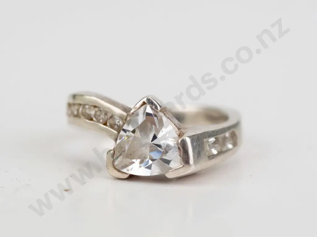 silver cz ring stamped 925 Image 1++