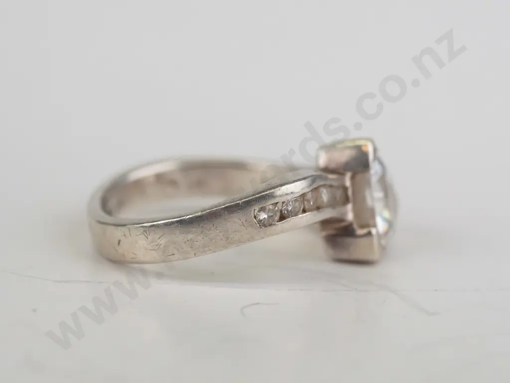 silver cz ring stamped 925 Image 1++