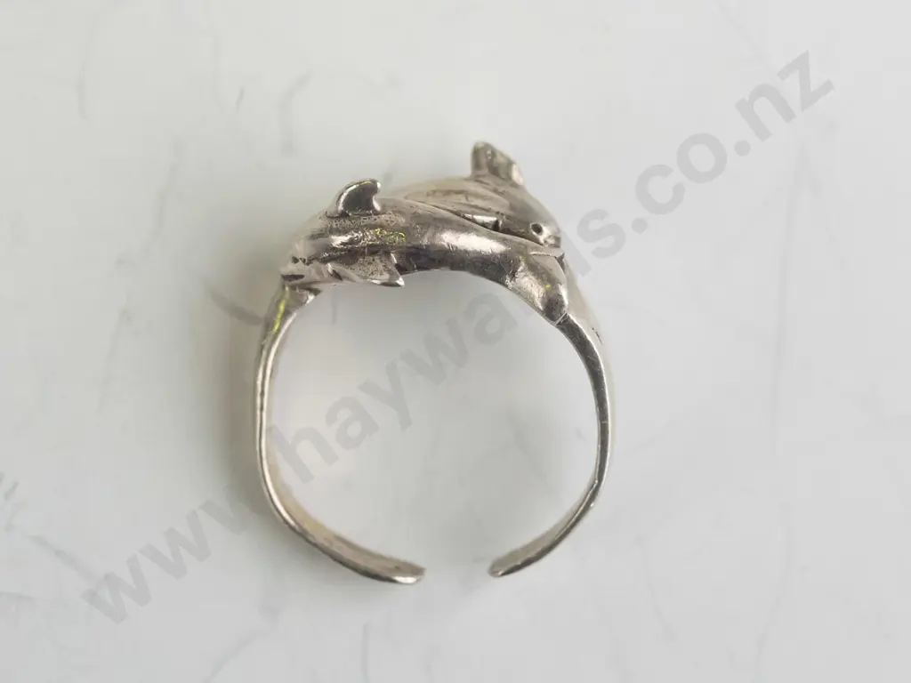 small silver dolphin ring stamped 925 Image 1++