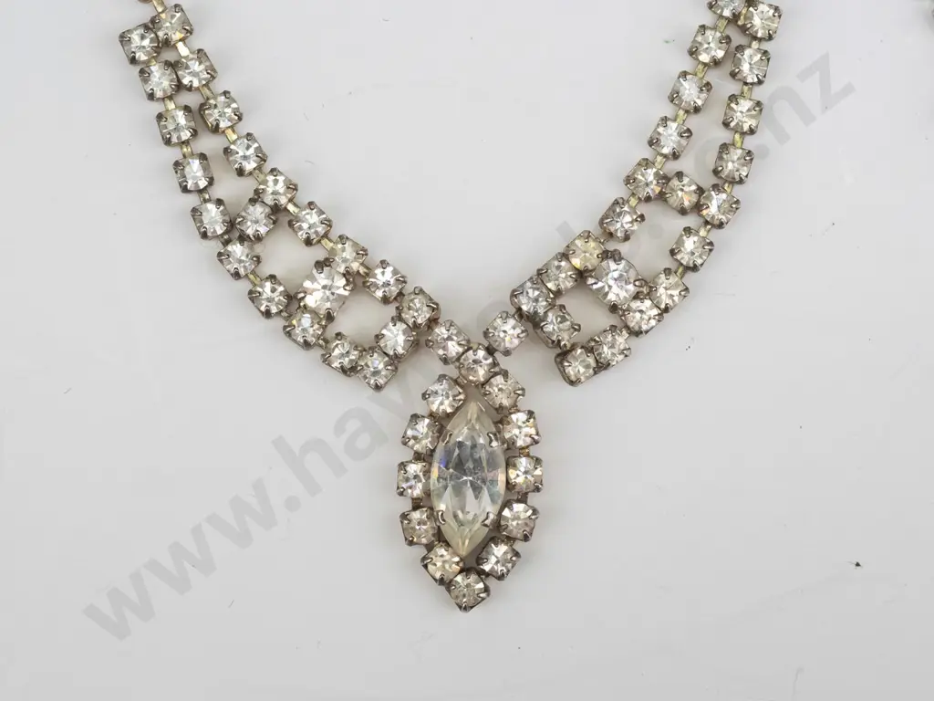 2 crystal necklaces Image 1++