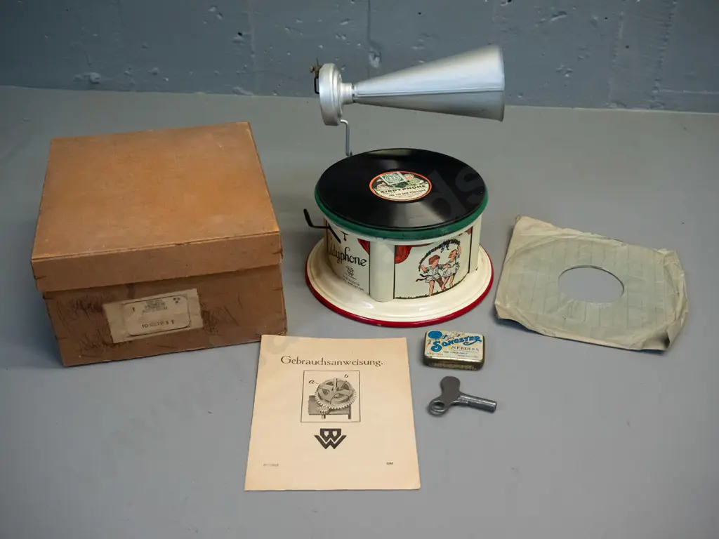 vintage Kiddyphone wind-up tin toy gramophone - Made in Germany, with winding key, record, tin of needles, Image 1++
