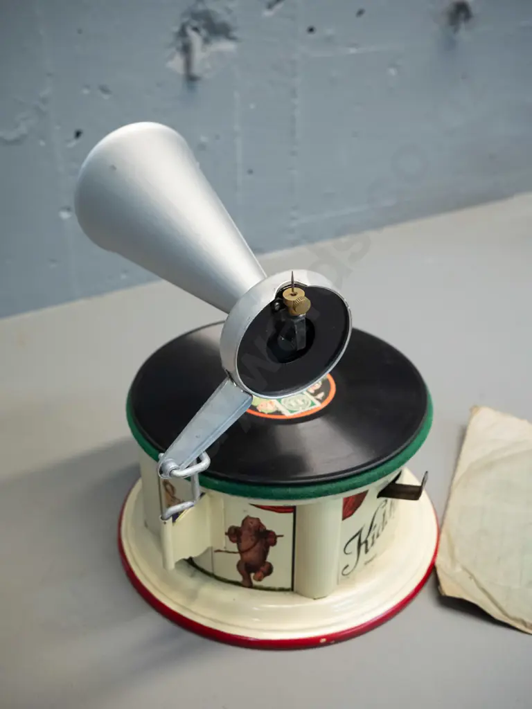 vintage Kiddyphone wind-up tin toy gramophone - Made in Germany, with winding key, record, tin of needles, Image 1++