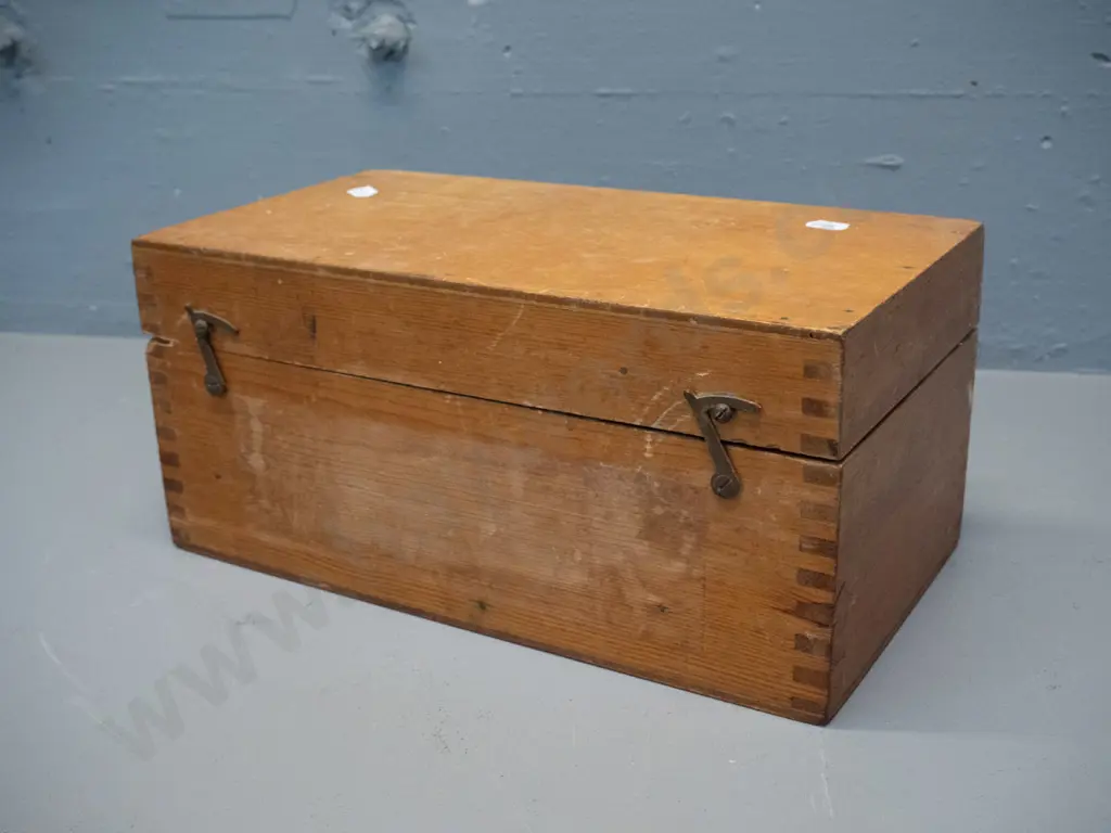 wood-cased Thomas Walker & Son Knotmaster Mk III ship log kit - some wear and marks. Case H-140 L-310 W-165 Image 1++