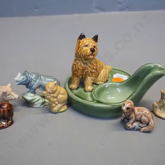 Wade Cairn terrier pipe rest H-90 W-110 and 6 assorted Wade Whimsies figures