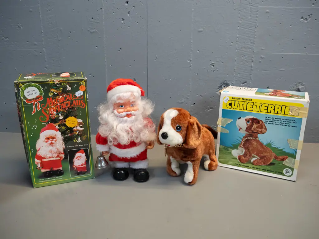 2 retro battery powered toys in original boxes - Cutie Terrier and musical Santa Claus H260. Untested but battery Image 1++