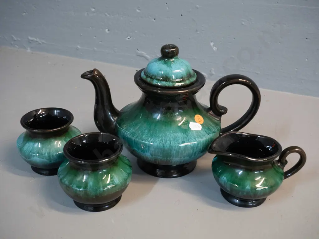 Blue Mountain pottery 4-piece tea set including teapot H-190 W-240. 2 sugars - some sticky tape residue Image 1++