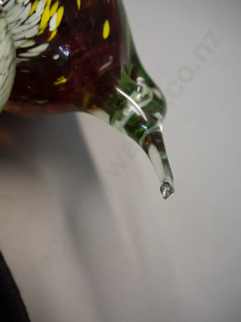 Hokitika art glass kiwi bird figurine - not damaged but slightly rough finish to tip of beak H-90 Image 1++
