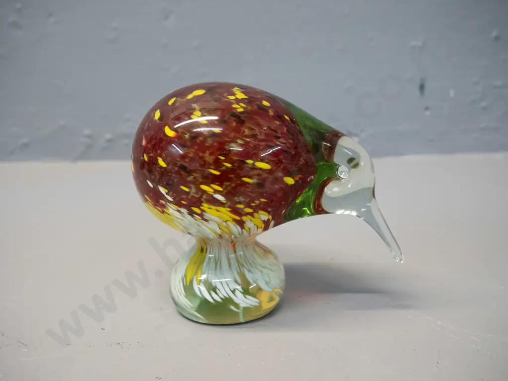 Hokitika art glass kiwi bird figurine - not damaged but slightly rough finish to tip of beak H-90 Image 1++