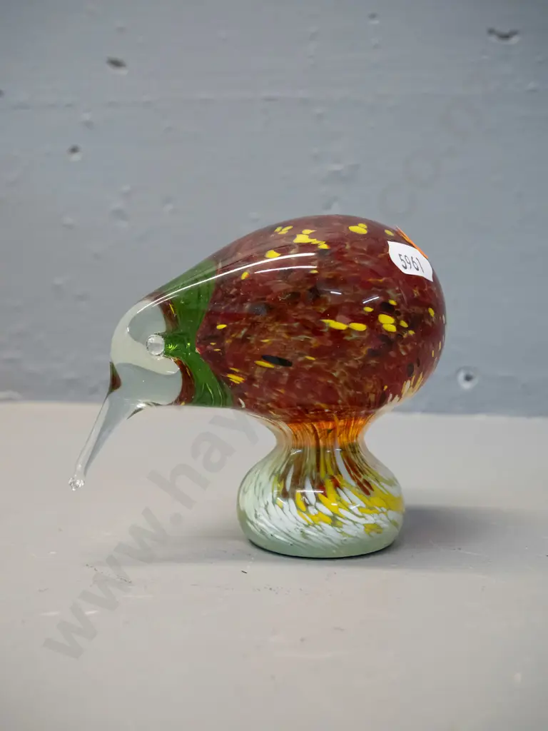 Hokitika art glass kiwi bird figurine - not damaged but slightly rough finish to tip of beak H-90 Image 1++