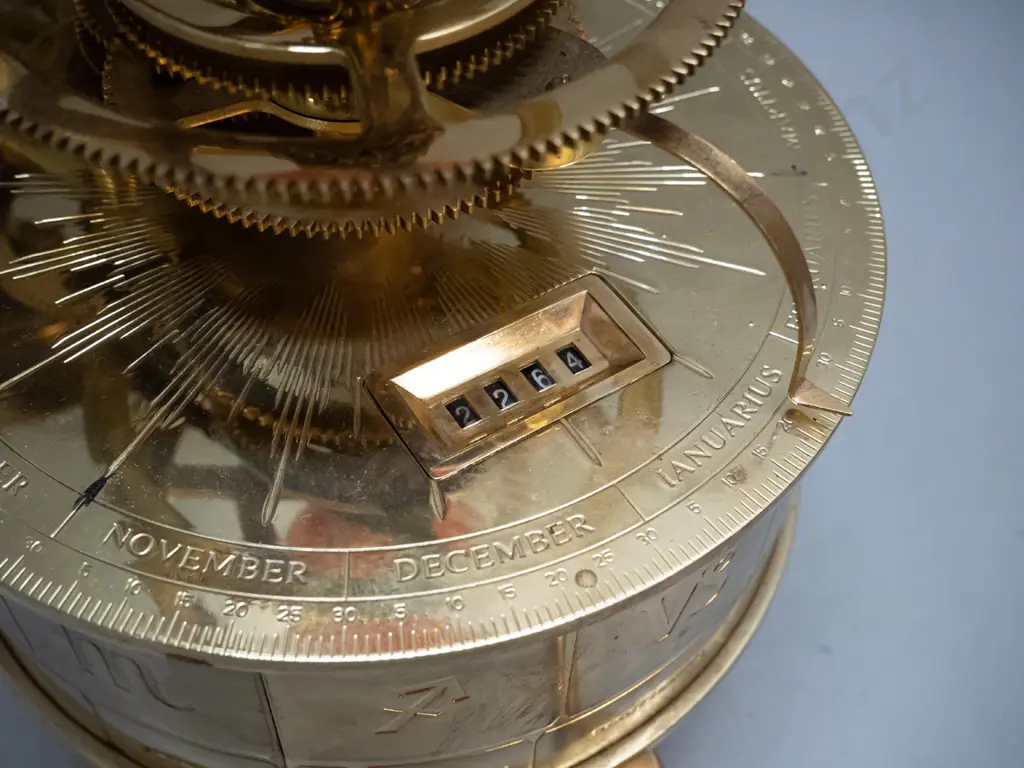 brass mechanical orrery / solar system model with moving earth and moon - with power supply, booklets, spare parts etc - Image 1++