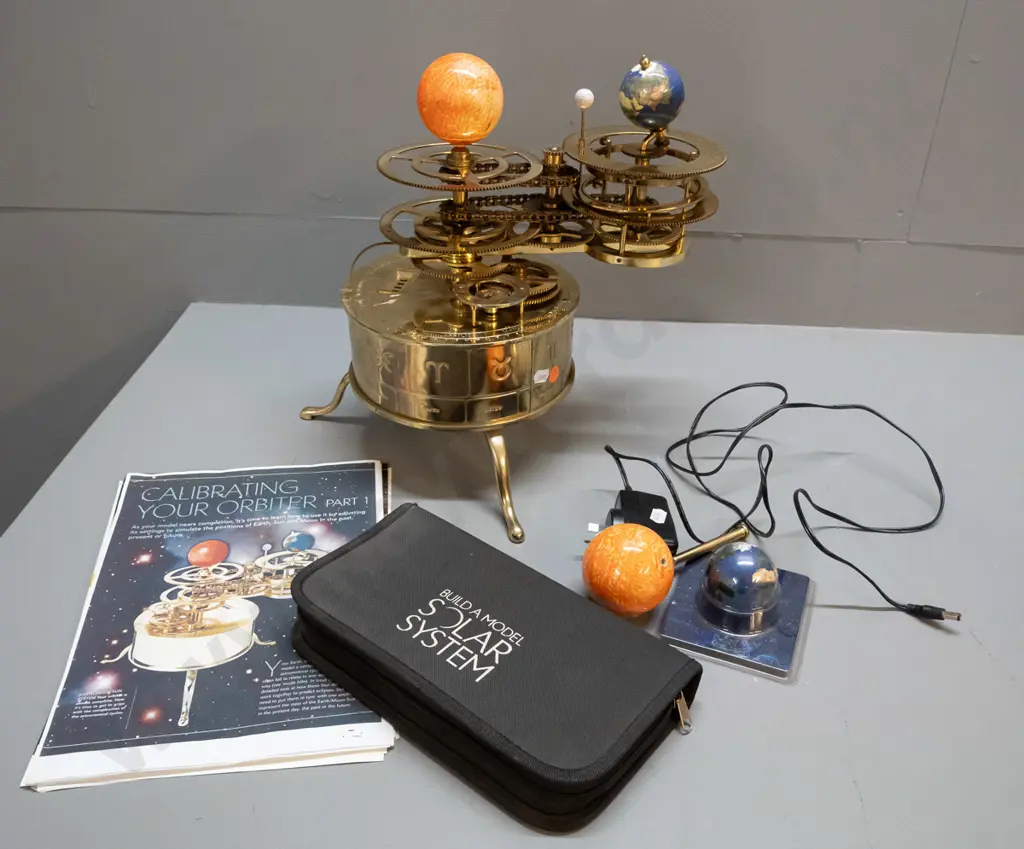 brass mechanical orrery / solar system model with moving earth and moon - with power supply, booklets, spare parts etc - Image 1++