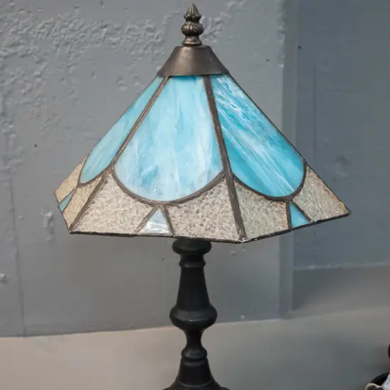 reproduction leadlight table lamp - cast metal base with blue, white and textured clear glass shade H-390