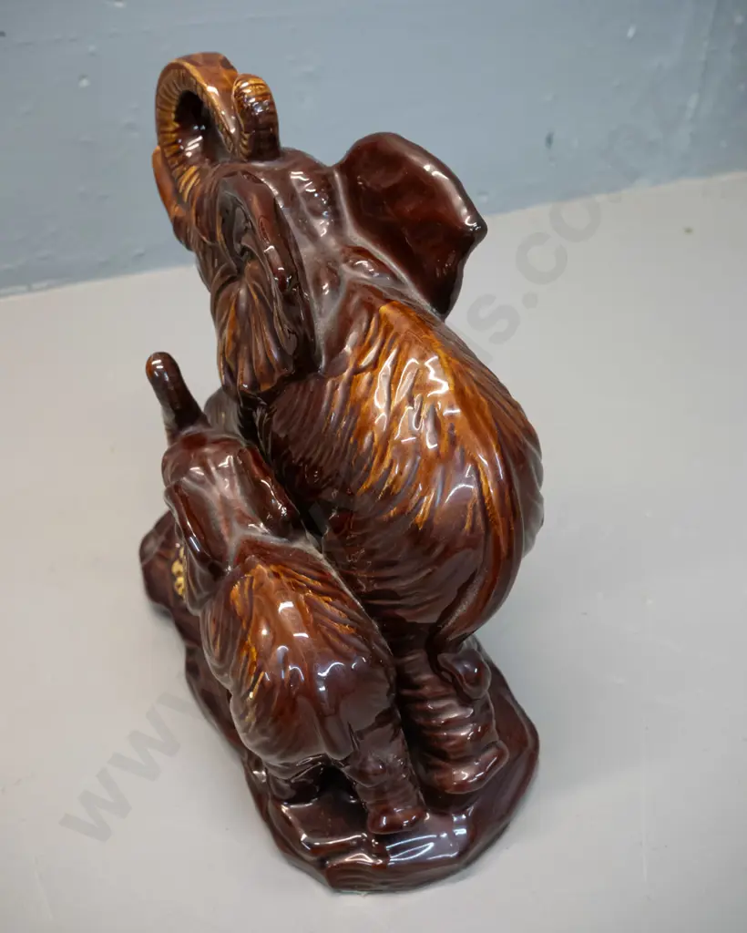 Majolica style elephant figurine - mother and calf with sunflower, no maker's mark. H-250 L-240 Image 1++