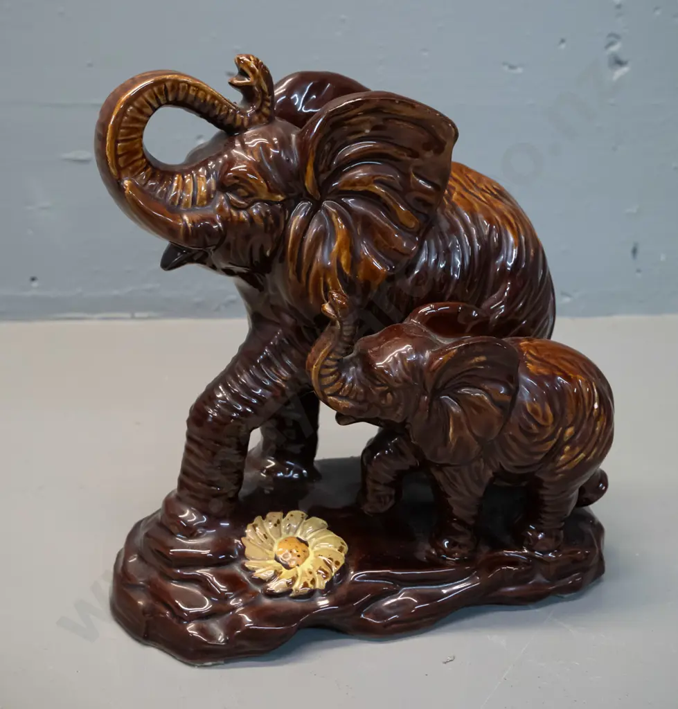 Majolica style elephant figurine - mother and calf with sunflower, no maker's mark. H-250 L-240 Image 1++