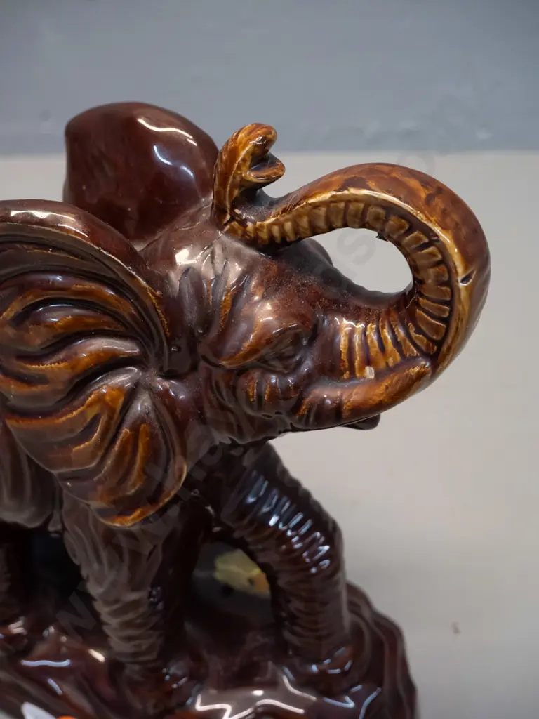 Majolica style elephant figurine - mother and calf with sunflower, no maker's mark. H-250 L-240 Image 1++