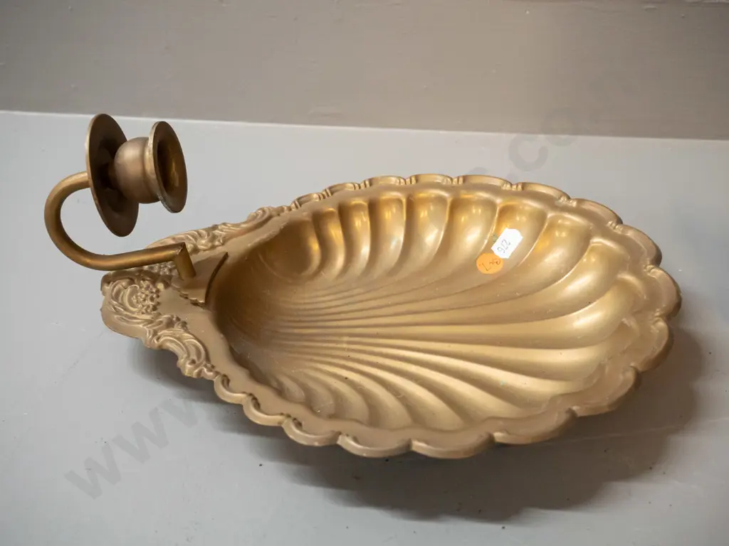 pair of pressed brass shell shaped single-candle wall sconces H-290 W-220 Image 1++
