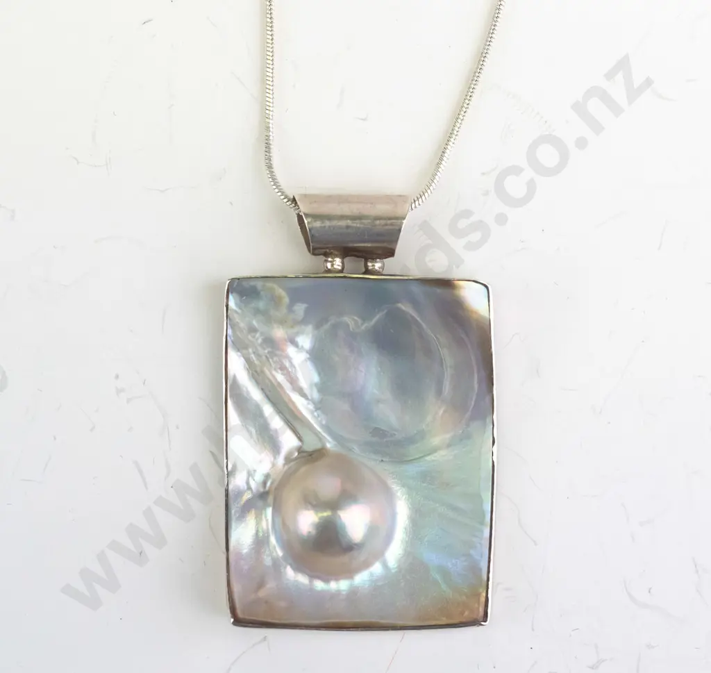 large mother of pearl necklace chain stamped 925 Image 1++