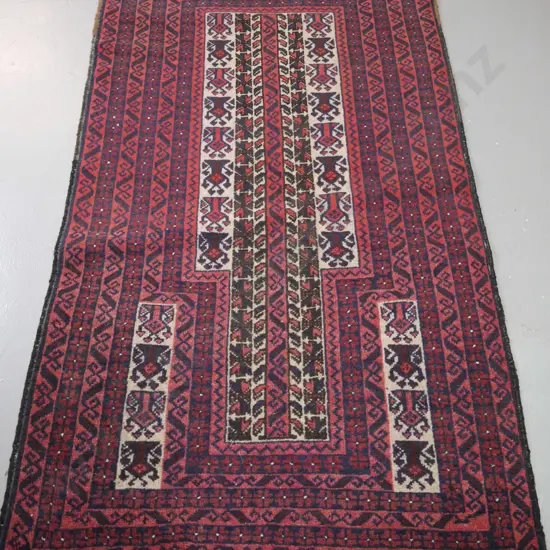 Persian style hand-knotted wool floor rug - reds, beige, dark blue - some wear to fringe L1540 W930