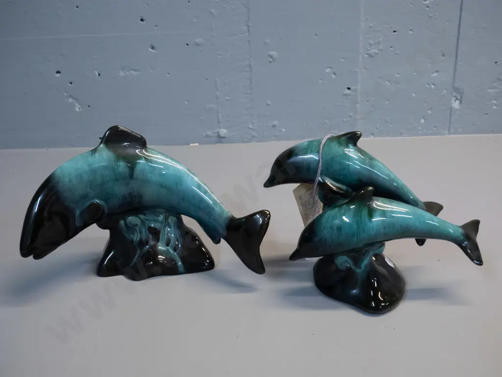 2 Blue Mountain pottery figures with original hang tags and labels - double dolphins H-140 L-190 (small chip) and a Image 1++