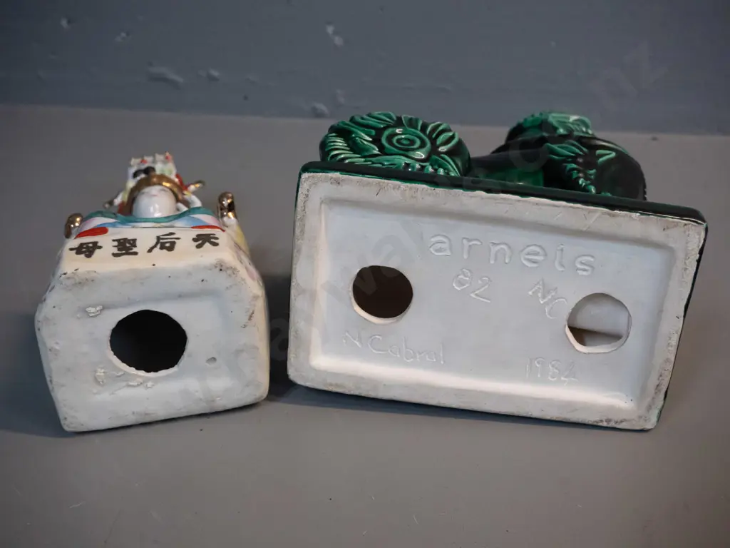 2 Asian figurines - green temple lion H-280 L-165 marked Arnels / N. Cabral 1984 & a multi colour hand-painted figure Image 1++
