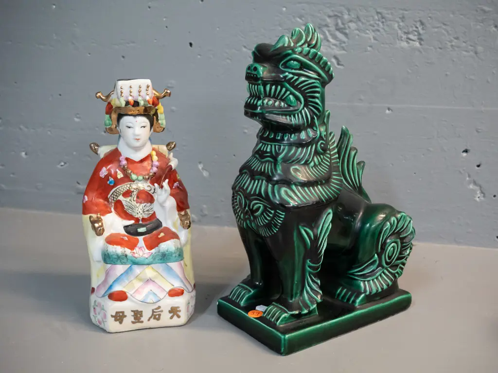 2 Asian figurines - green temple lion H-280 L-165 marked Arnels / N. Cabral 1984 & a multi colour hand-painted figure Image 1++