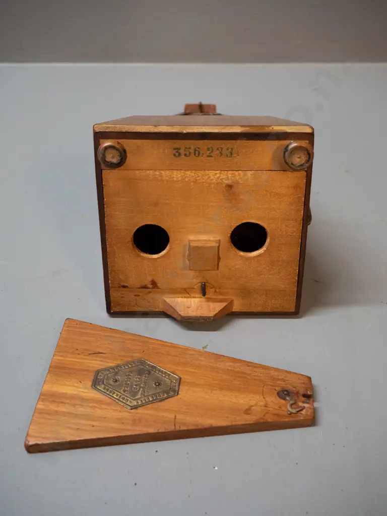 vintage timber cased metronome with Maelzel France plaque, pull-out chime selector, working. H-235 W-110 D-110 Image 1++