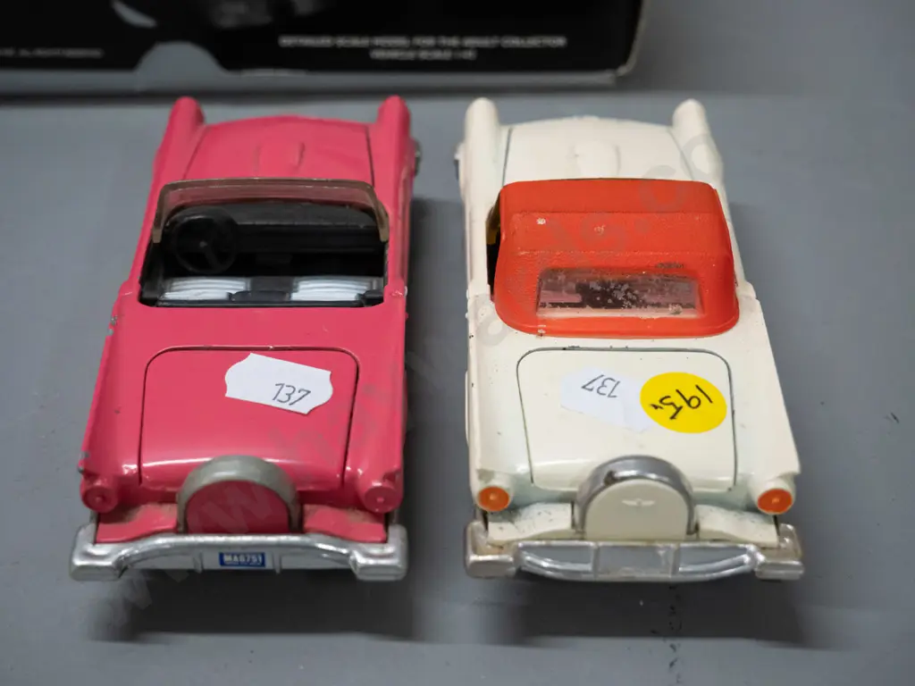 3 Corgi die-cast model vehicles -  2 older Ford Thunderbird convertibles and a boxed 1997 James Bond edition - box in Image 1++