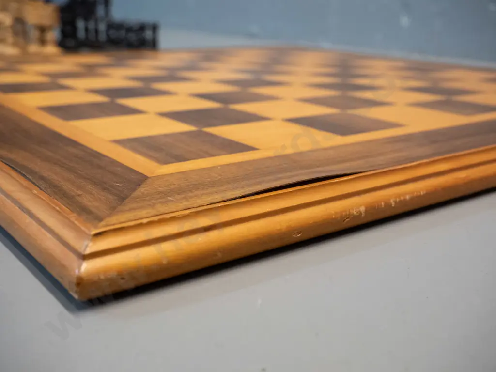 chess set with pierced and carved pieces, timber inlay chess board with green felt backing 510 x 510 - some lifting to Image 1++