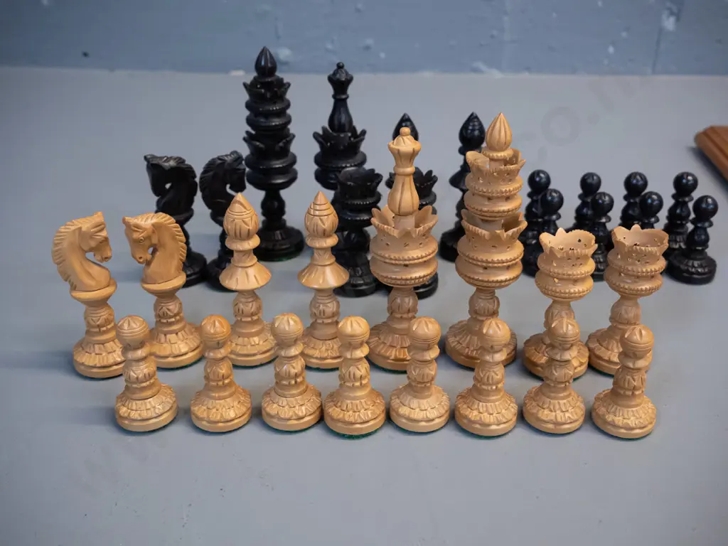 chess set with pierced and carved pieces, timber inlay chess board with green felt backing 510 x 510 - some lifting to Image 1++