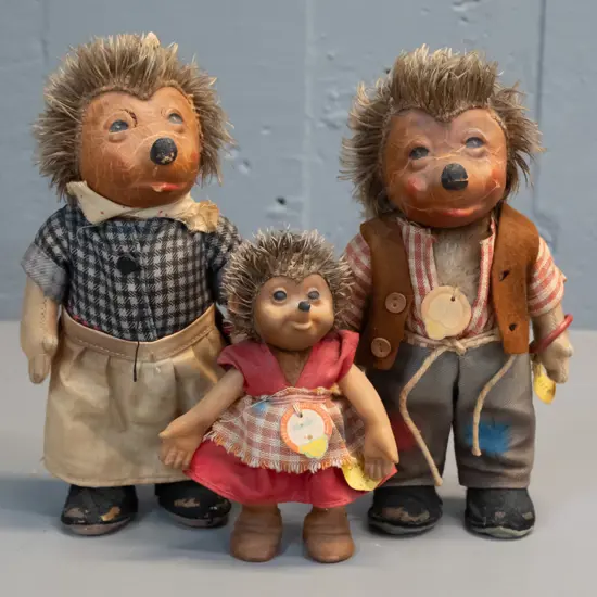 set of 3 vintage Steiff hedgehogs, each with yellow Steiff label and paper tags. Largest is H180. All have some crazing