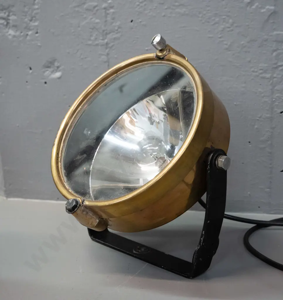 brass cased spotlight with mirrored interior, black painted metal mounting bracket, no plug D-180 Image 1++