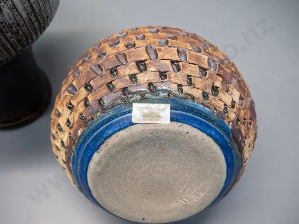 2 studio pottery vases - Twizel Pottery incised band with blue and a Rockwood Pottery Kaikoura brown and cream H-220 Image 1++