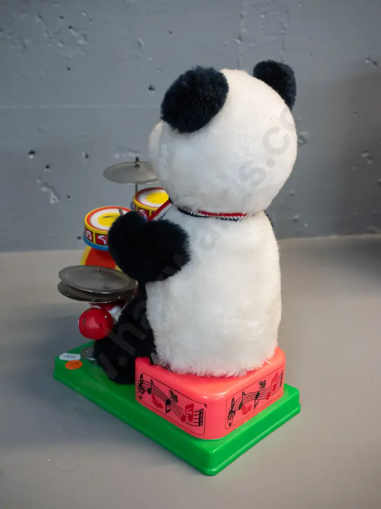 retro battery powered drumming panda toy - untested, but battery compartment clean. Damage to cardboard drum front and Image 1++