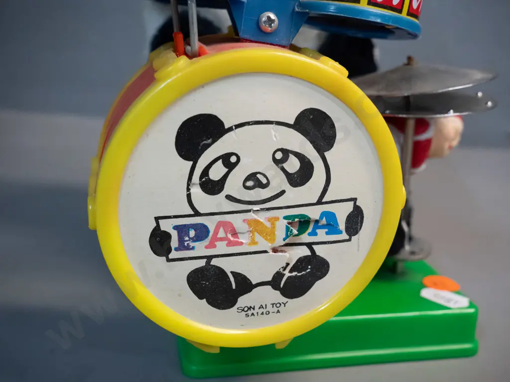 retro battery powered drumming panda toy - untested, but battery compartment clean. Damage to cardboard drum front and Image 1++